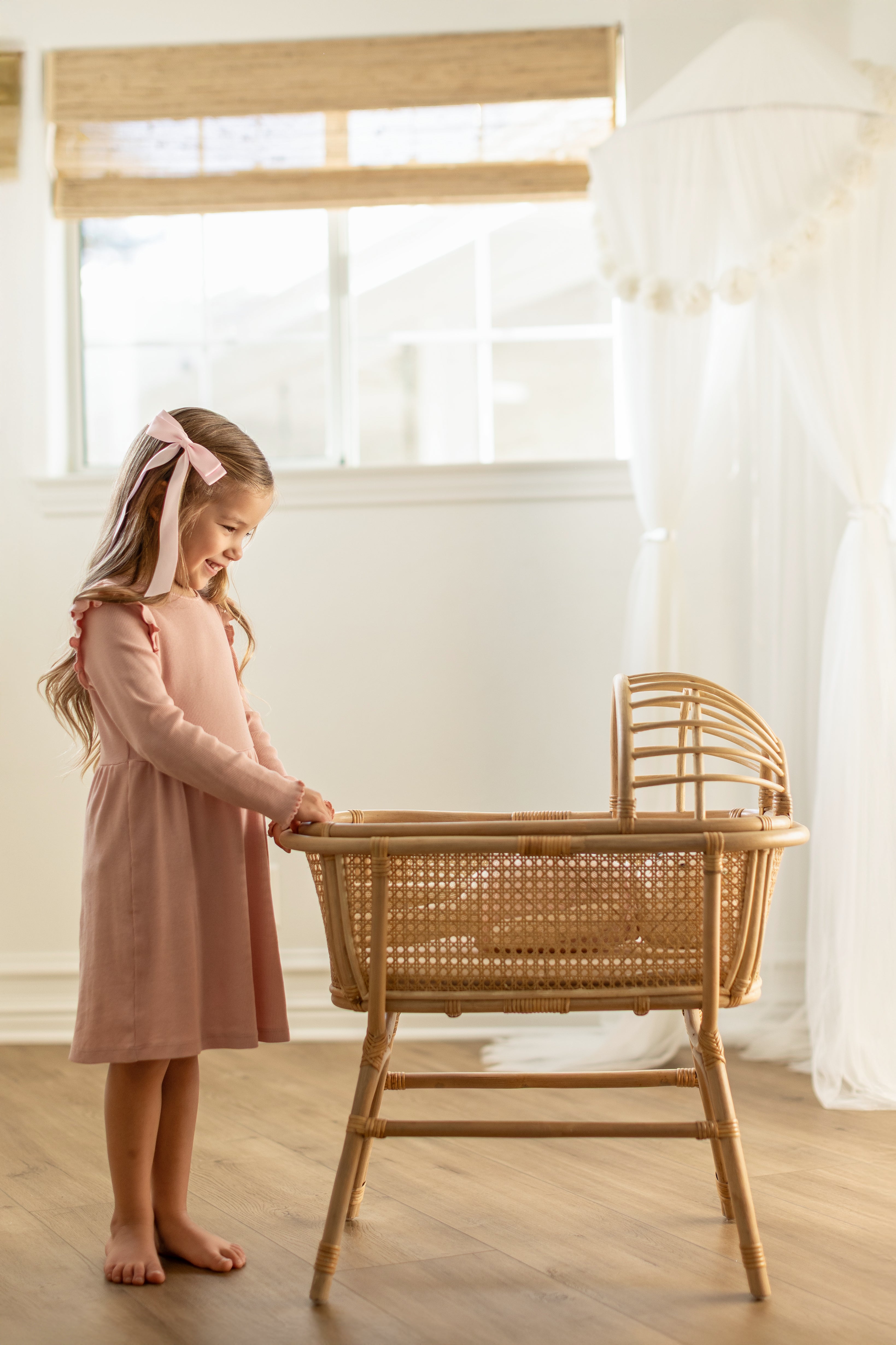 レモンパン様　ココ　　ムートンティペット Dreamy Haven Rattan Doll Bassinet - New Larger Size – Lila & Leo